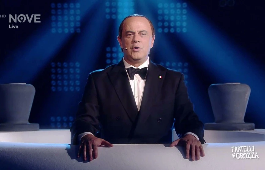 Per Berlusconi è la consacrazione definitiva. Come si riduce Maurizio Crozza per lui... / Guarda