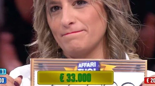 Affari Tuoi, Enza e Gioele travolti dalle critiche: "Ma dà retta a un 18enne?"