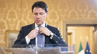 Giuseppe Conte "mitomane", l'affondo di Repubblica: "Stati generali? Il Papeete del Contismo"
