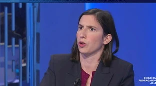 Otto e Mezzo, Gruber scatena Elly Schlein contro Meloni: "Dio, patria e famiglia?"