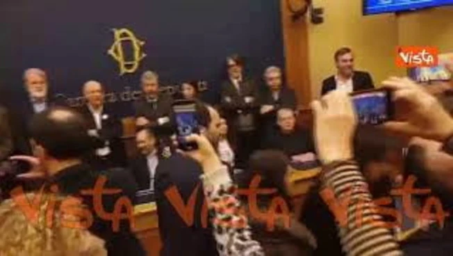 Presidio opposizioni contro la conferenza stampa di estrema destra su remigrazione alla Camera
