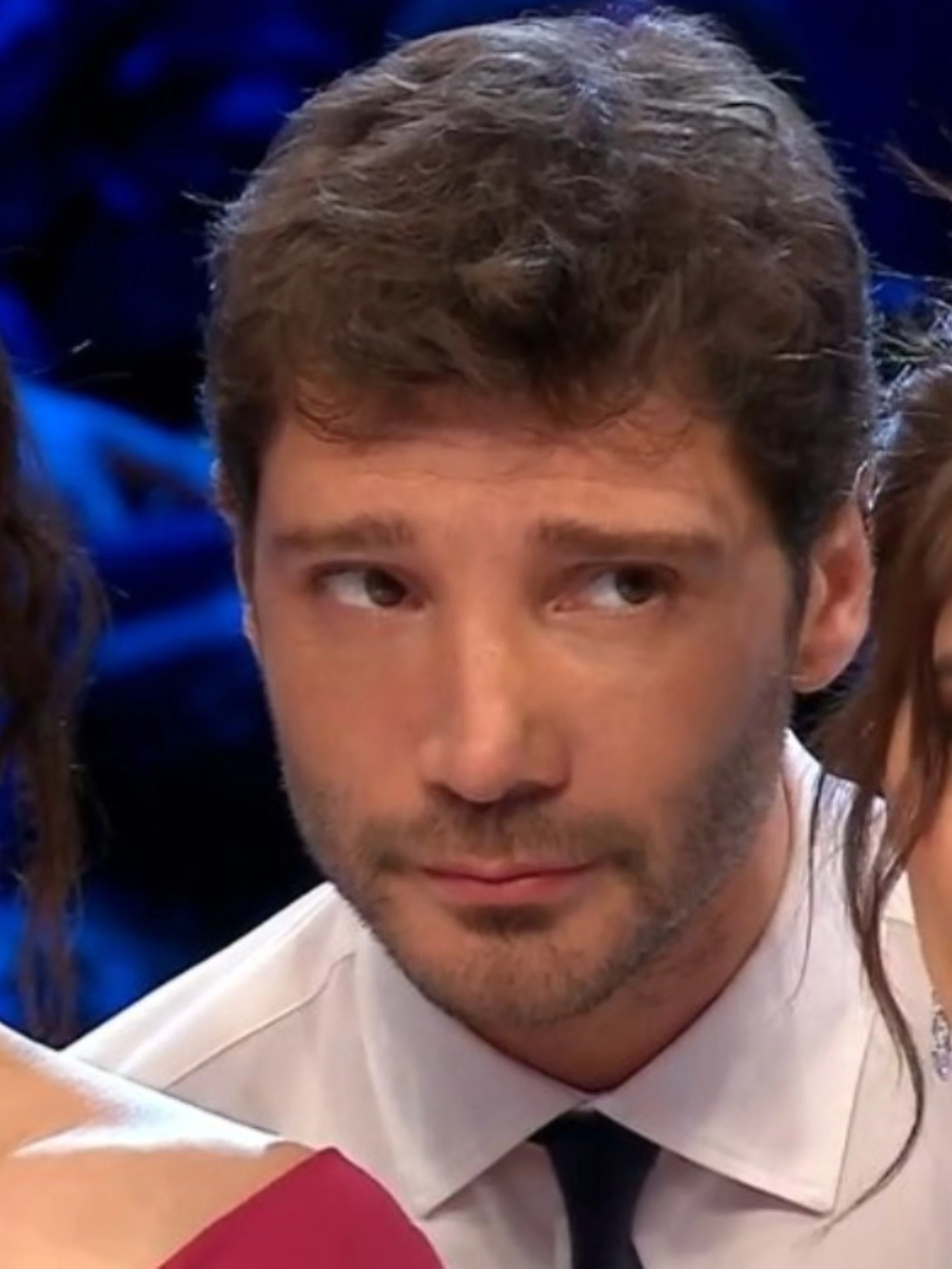 Affari Tuoi, De Martino, Sabrina e Francesca sconvolti: cosa c'è dietro a questa foto