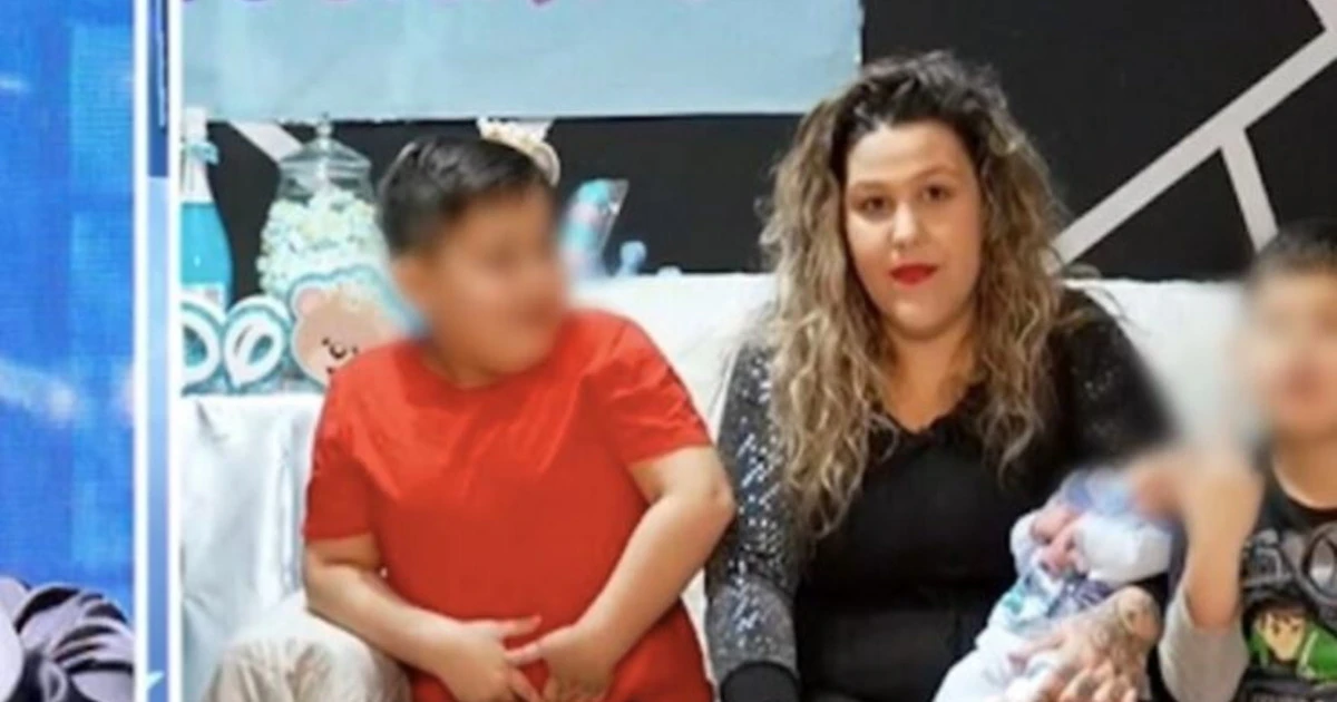 Pomeriggio 5, d'Urso sconcertata: dito medio e urla, accade di tutto
