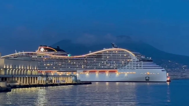 Ladja MSC World Europa po okvari prispela v Neapelj