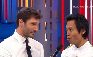 Affari Tuoi, ricordate Thanat? Dove è stato beccato: una foto clamorosa