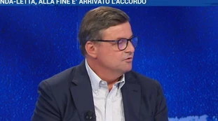 In Onda, Carlo Calenda delira dopo il patto: "Per Azione meglio andare da soli"