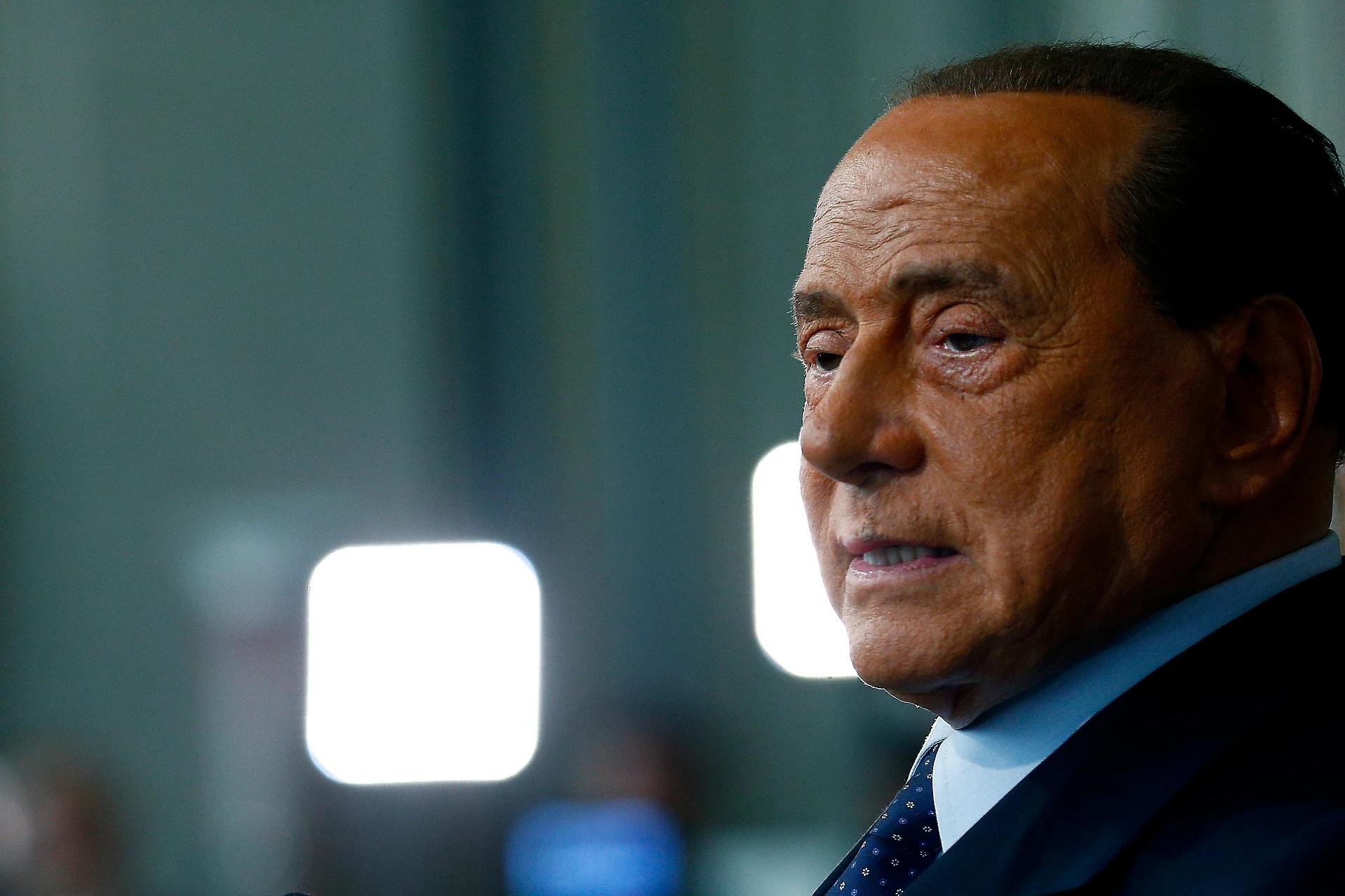 Silvio Berlusconi: "Sono molto preoccupato". Cosa sa il Cavaliere: "L'ipotesi spericolata in campo"