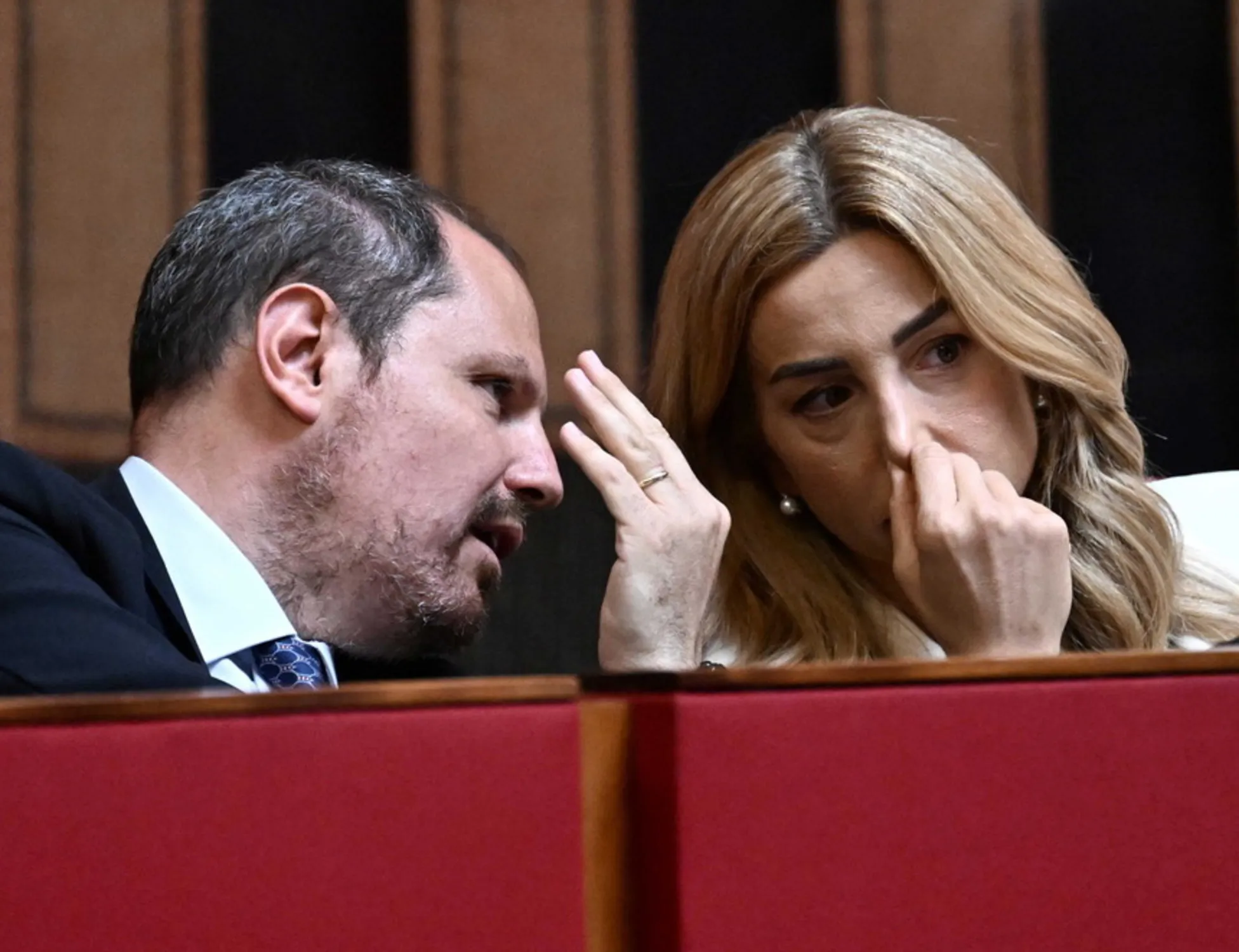 Leggi l'articolo: Il vice di Silvia Salis? Cosa fa trovare sui banchi in Aula