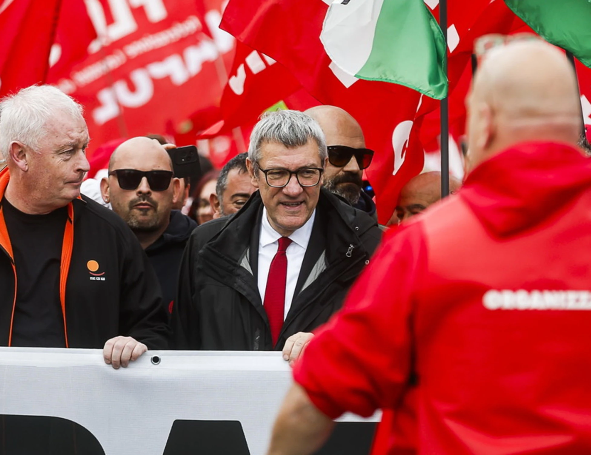Leggi l'articolo: 'Paura della democrazia': la sparata di Landini