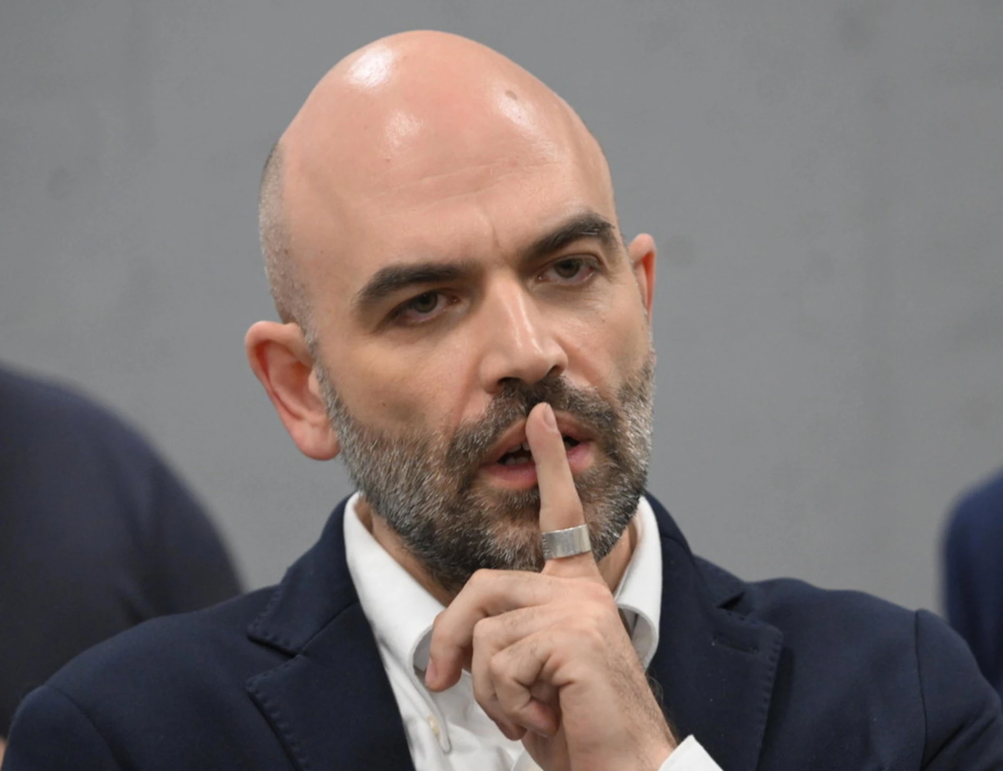 Sulla censura ai libri i compagni litigano anche tra di loro