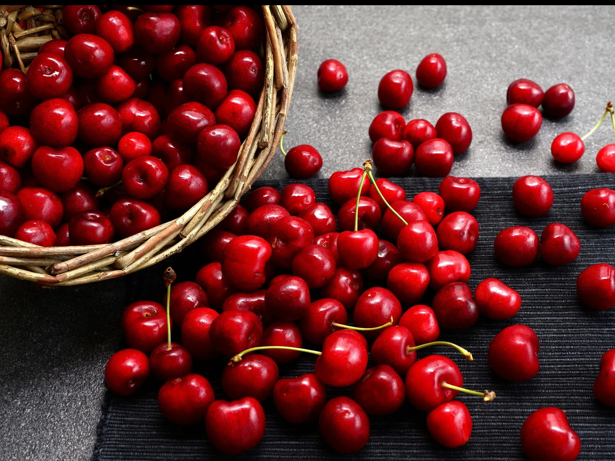Ciliegie, cuore e sonno: le conseguenze del frutto