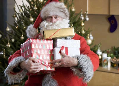 Natale di crisi, ma non sempre: oro, viaggi, Ferrari e vino, regali di lusso a prezzi di saldo