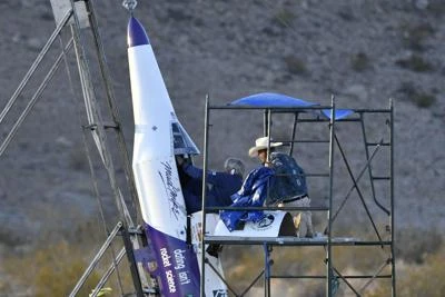 Voleva provare che la Terra è piatta, si schianta col suo missile