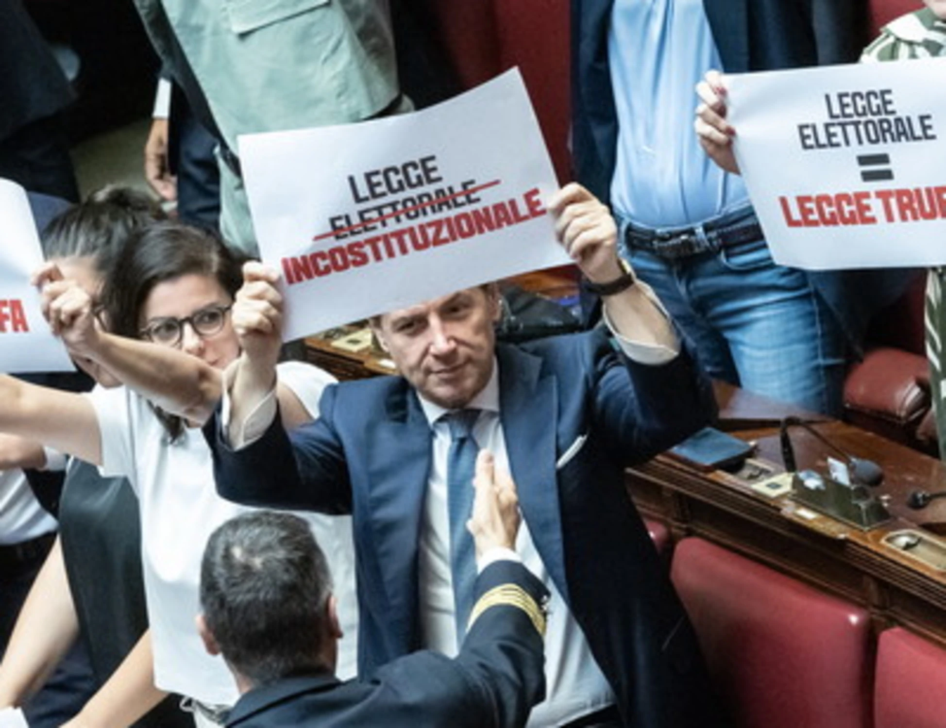 Giovanni Donzelli gela Conte in Transatlantico: "Se sei geloso..."