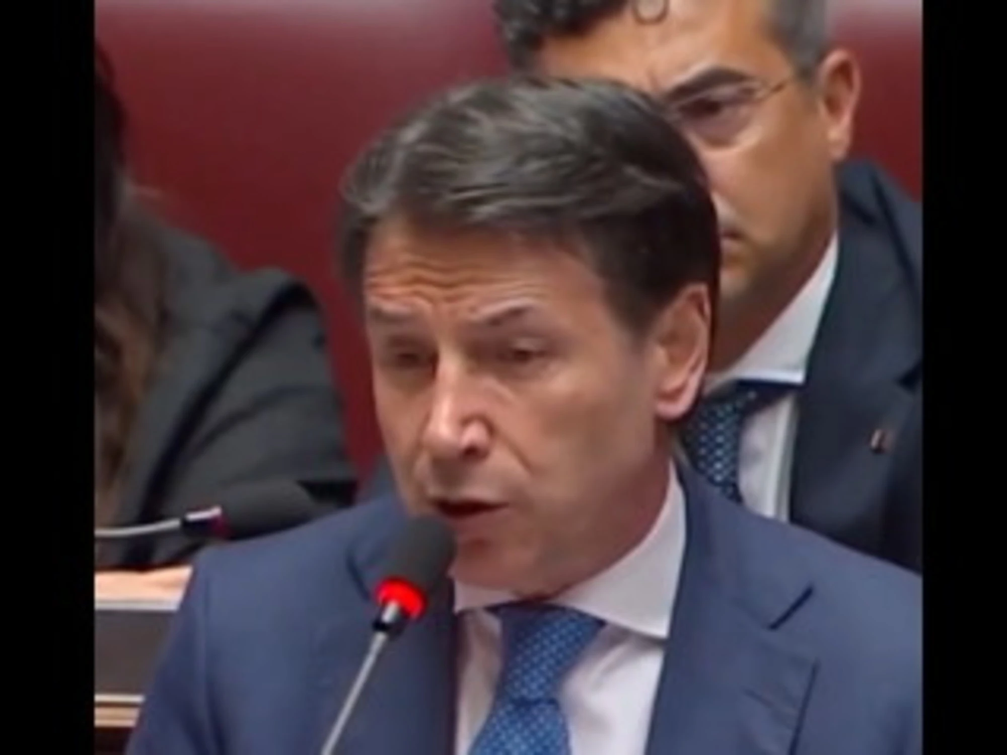 FdI irride Conte e Schlein: "Occhio a non portare sfi***"