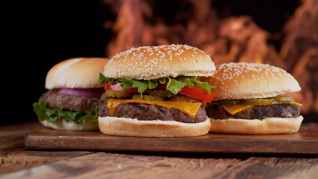 Hamburger sempre più amati: boom di consumi e delivery
