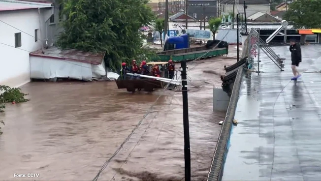 Alluvione in Cina, salvati 48 residenti di una casa di cura di Pechino