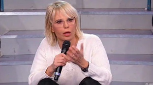 Uomini e Donne, ecco Samantha: la tronista curvy di Maria De Filippi. Bellezza sconvolgente