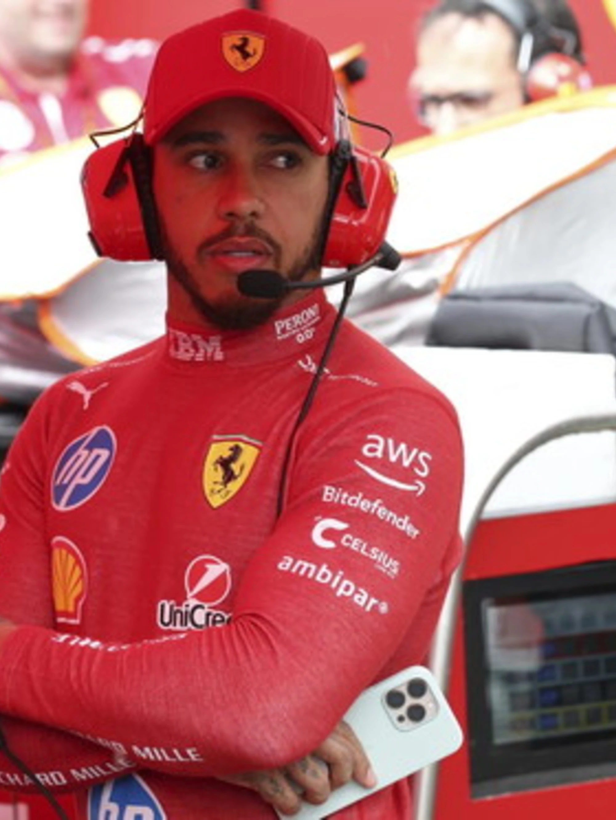 Lewis Hamilton umiliato da Marko: "Un handicap per la Ferrari"