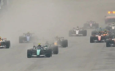 Gp Bahrein, Verstappen vince e Kimi Antonelli allunga. Ferrari, Hamilton terzo ma Vasseur sotto accusa