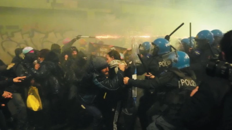 Lega a Milano, la minaccia dei centri sociali: pronti a incendiare la città