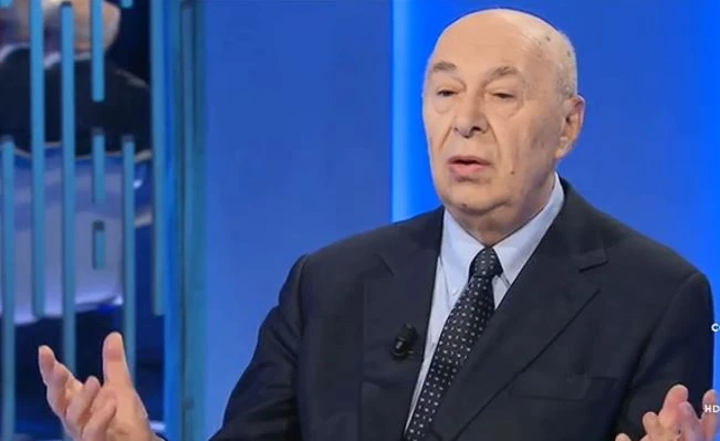 Paolo Mieli a Otto e mezzo contro Renzi e Travaglio: "Un mistero". La faccia del direttore, in diretta