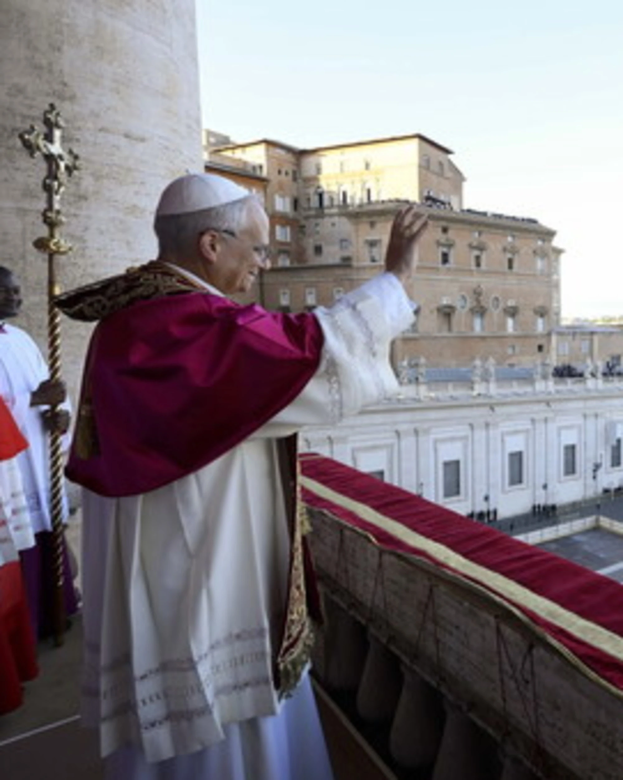 Papa Prevost, il delirio rosso in prima pagina