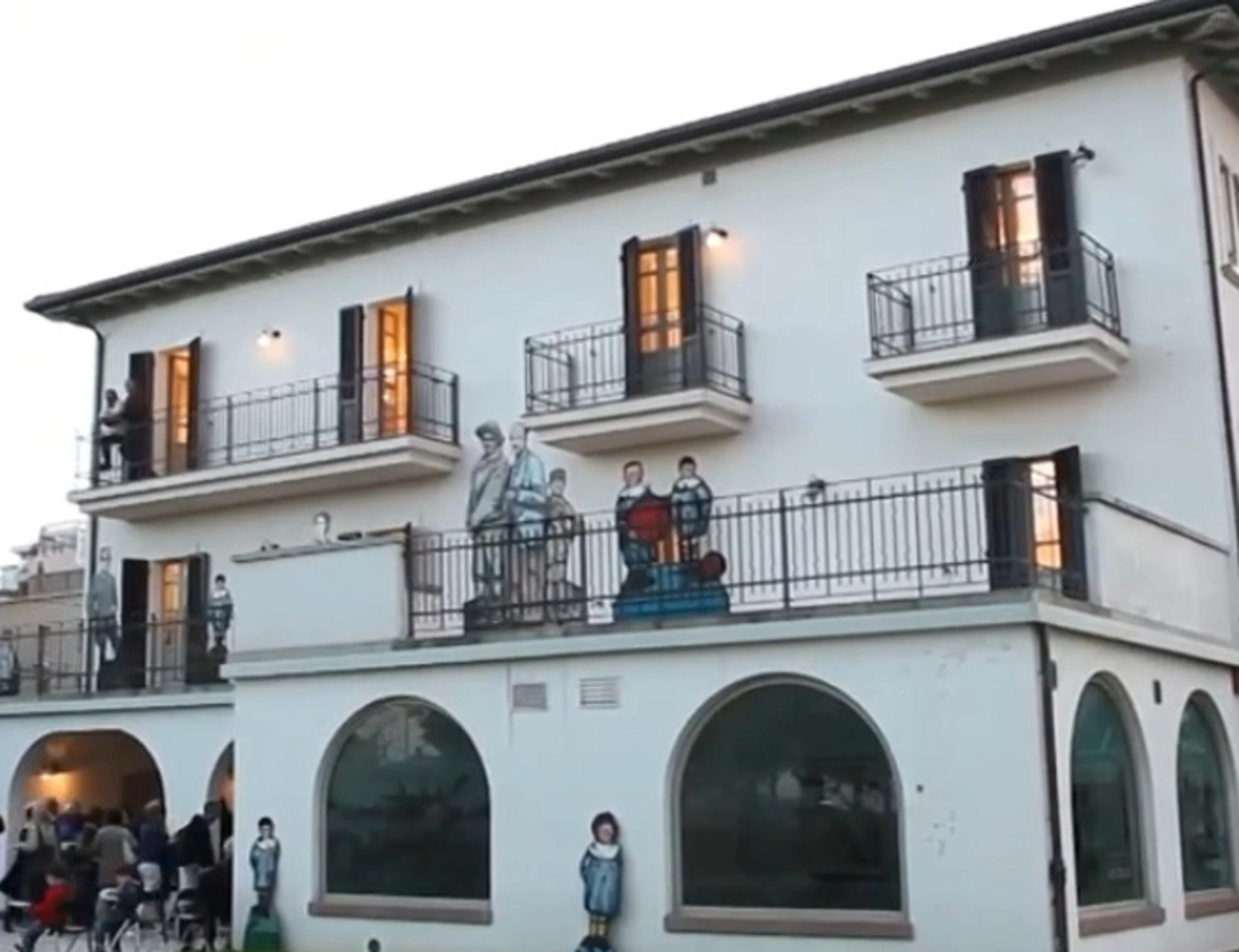 A Villa Mussolini la fiera del kebab: sfregio del Comune di Riccione