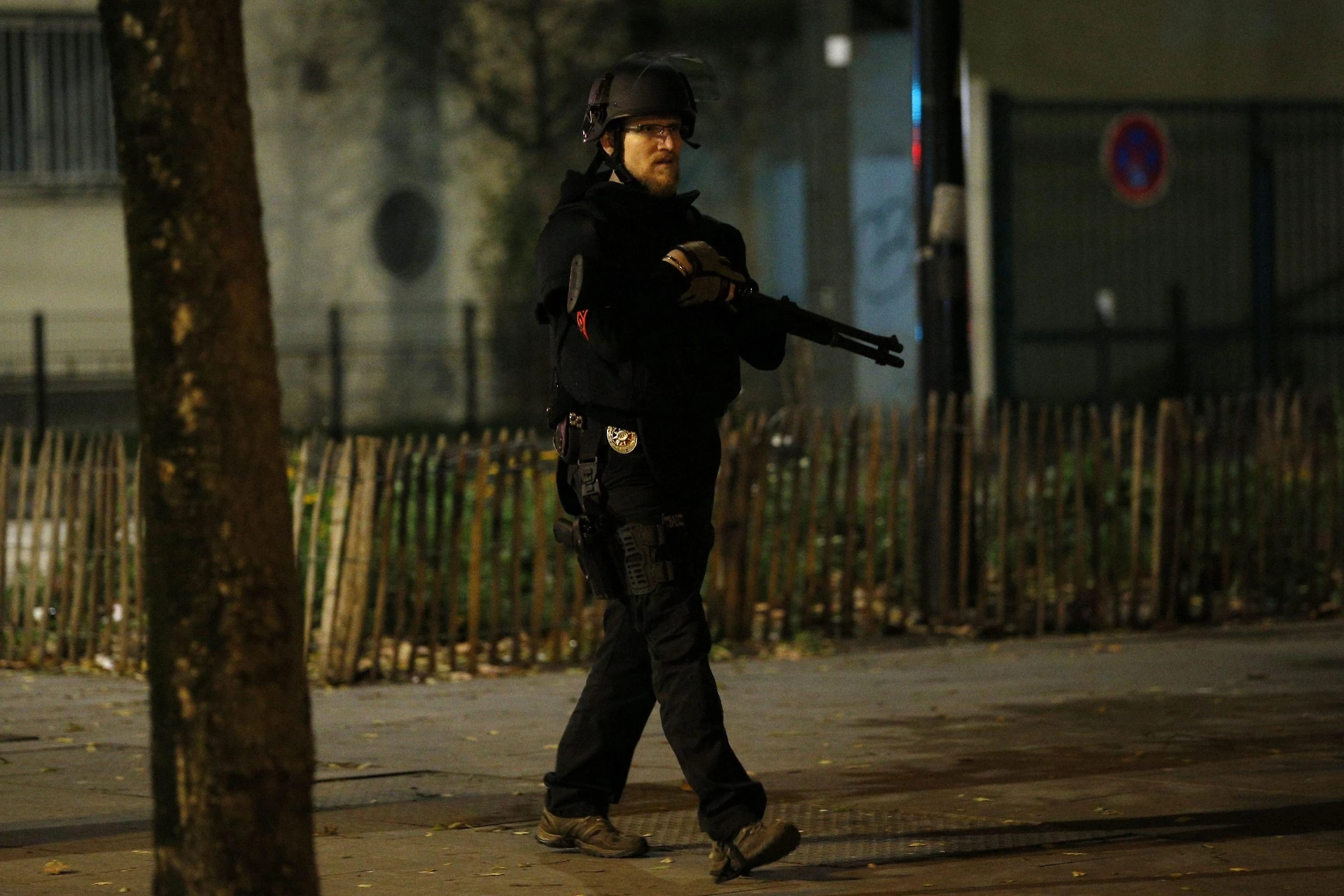 Parigi, blitz della polizia a Saint-Denis contro i terroristi