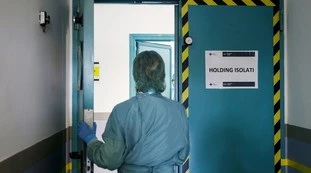 Coronavirus, bollettino 31 marzo: aumentano contagi e morti ma calano i ricoveri. Vaccino, oltre 10 milioni
