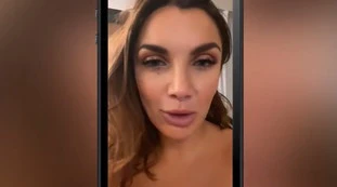 Elettra Lamborghini, "tutto pieno di mer***": entra in casa e la trova così, orrore puro. Un video sconcertante