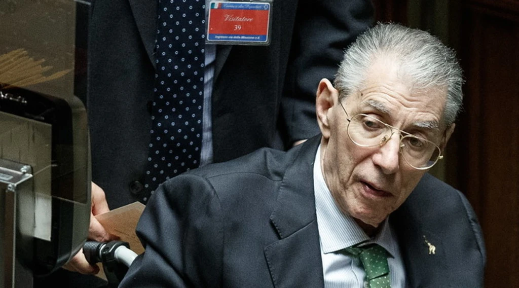 Bossi rompe il silenzio: "Ecco qual è la prima cosa che deve fare il governo"
