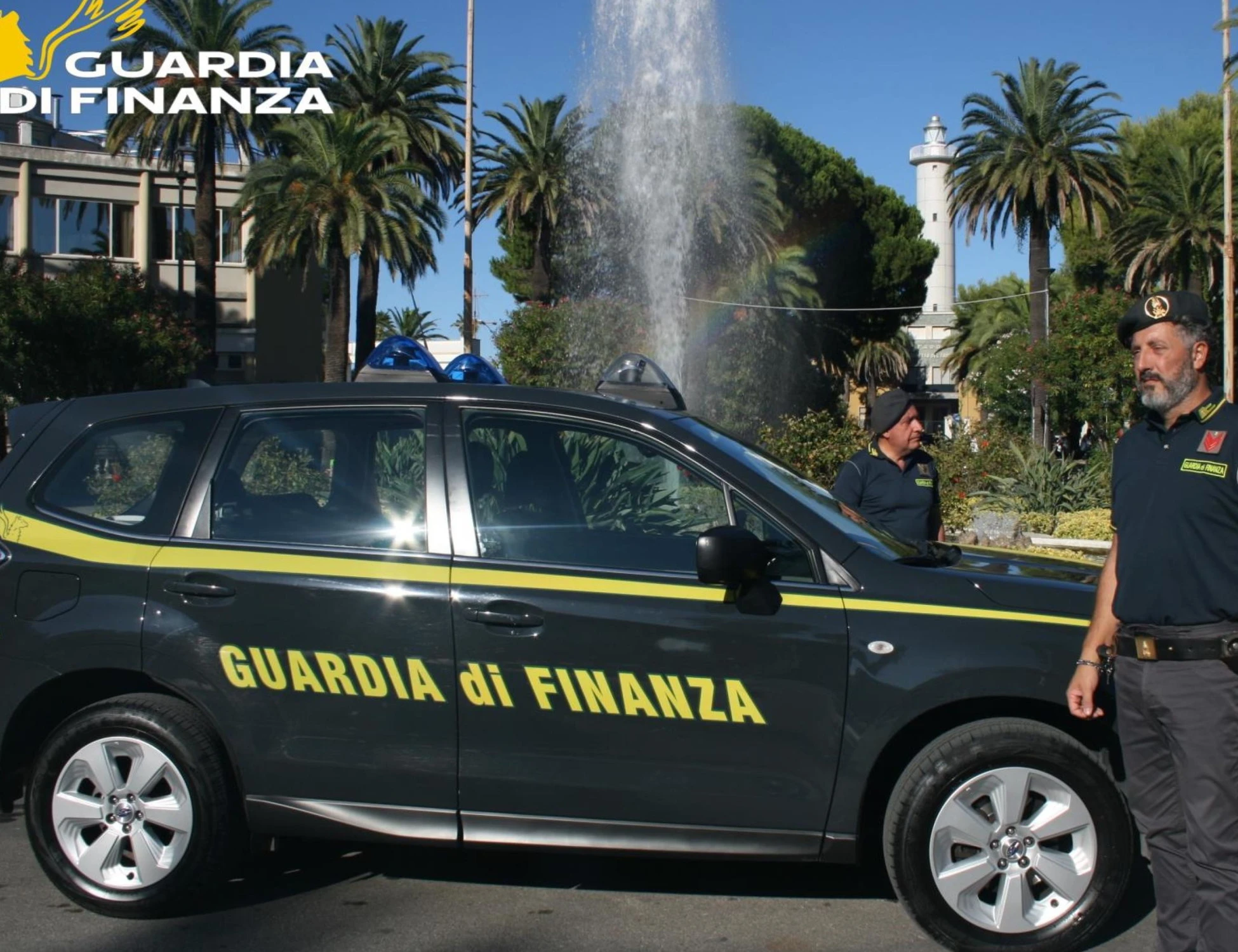 Milano, non si ferma all'alt e investe un finanziere: è in fuga, caccia all'uomo