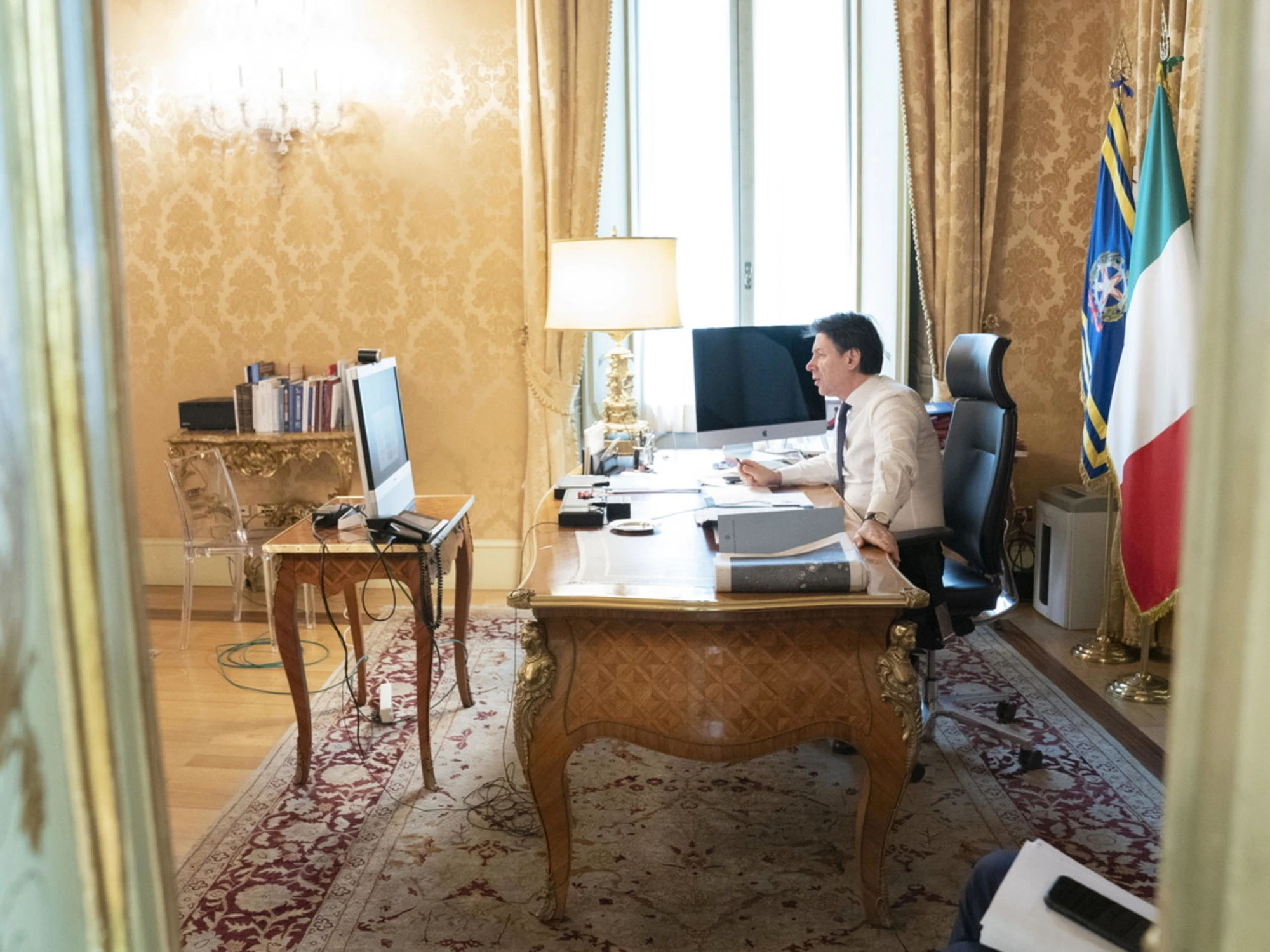 Giuseppe Conte e Arcuri, 1,2 miliardi alla Cina per le mascherine