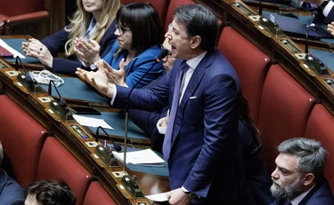 Giorgia Meloni nomina solo Schlein? Giuseppe Conte ha una crisi di nervi in Transatlantico