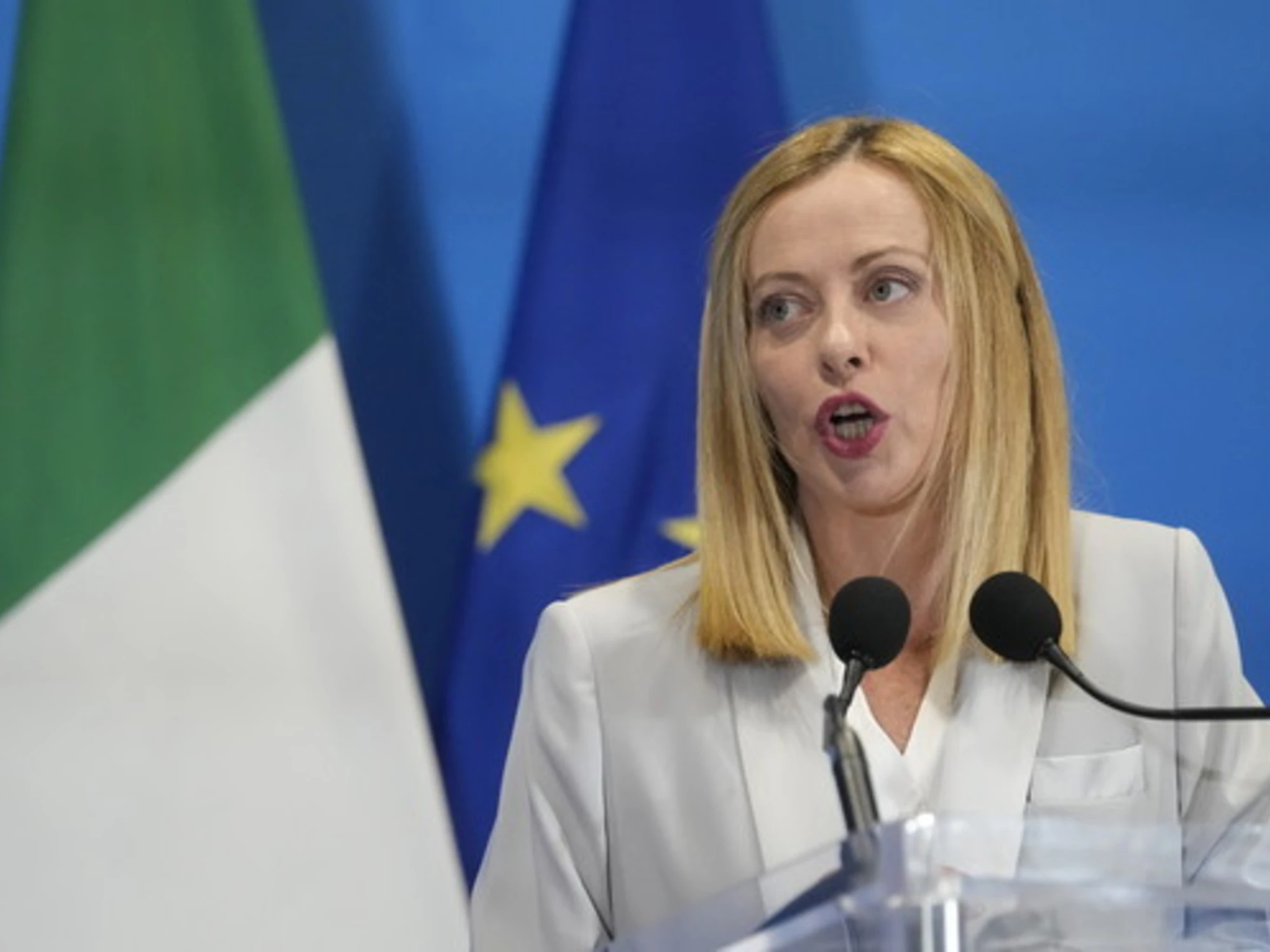 Sondaggio Dire tecnè: Fai continua a volare, chi scende a sinistra