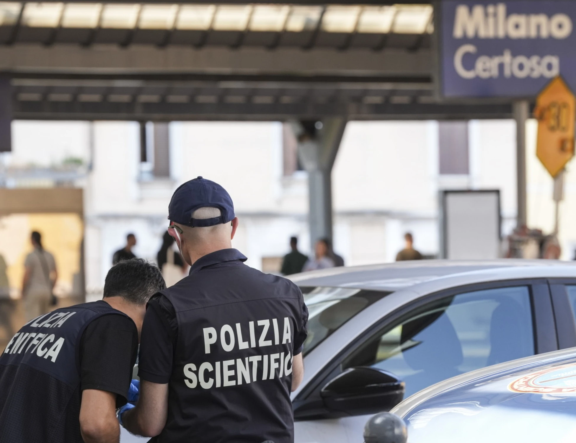Gianluca ucciso dai Latin Kings in stazione a Milano: l'ipotesi dello scambio di persona