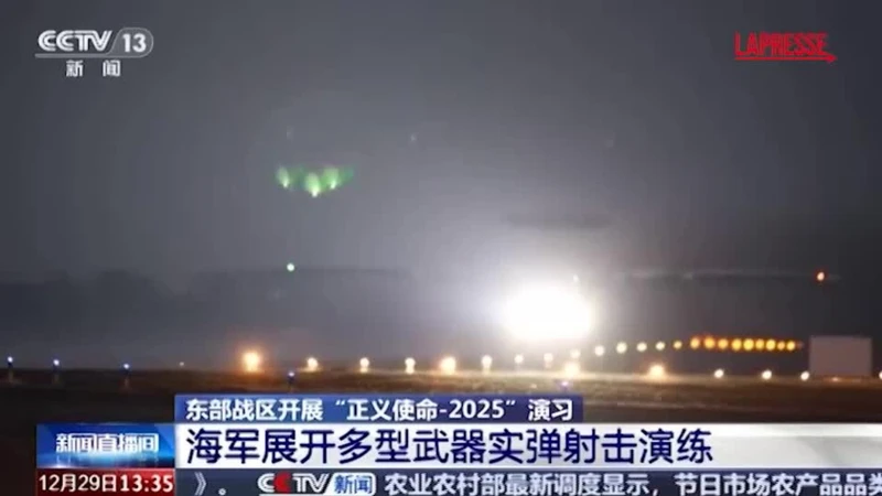 Cina, esercitazioni militari intorno a Taiwan: soldati e lanciamissili in azione