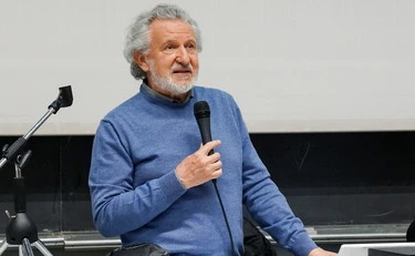 https://media.liberoquotidiano.it/o4cj9n0wDTart7vNT4rtB_Ysz8sjz3HBb_zeTGLPLuM/width:800/quality:90/aW1hZ2VzLzIwMjUvMDkvMTMvMTIxNjI0MDA4LWRkMTBhZmQ0LWRmODMtNDg3MC1hOTUzLTY3ODAzNDJjZjQ2Yi5qcGc.webp