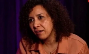 La musulmana convertita, pugno allo stomaco per la sinistra