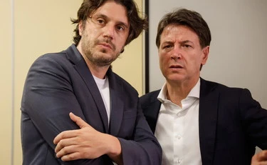 Silvestri insulta Meloni, Giuseppe Conte lo difende: "Nessuna offesa personale"