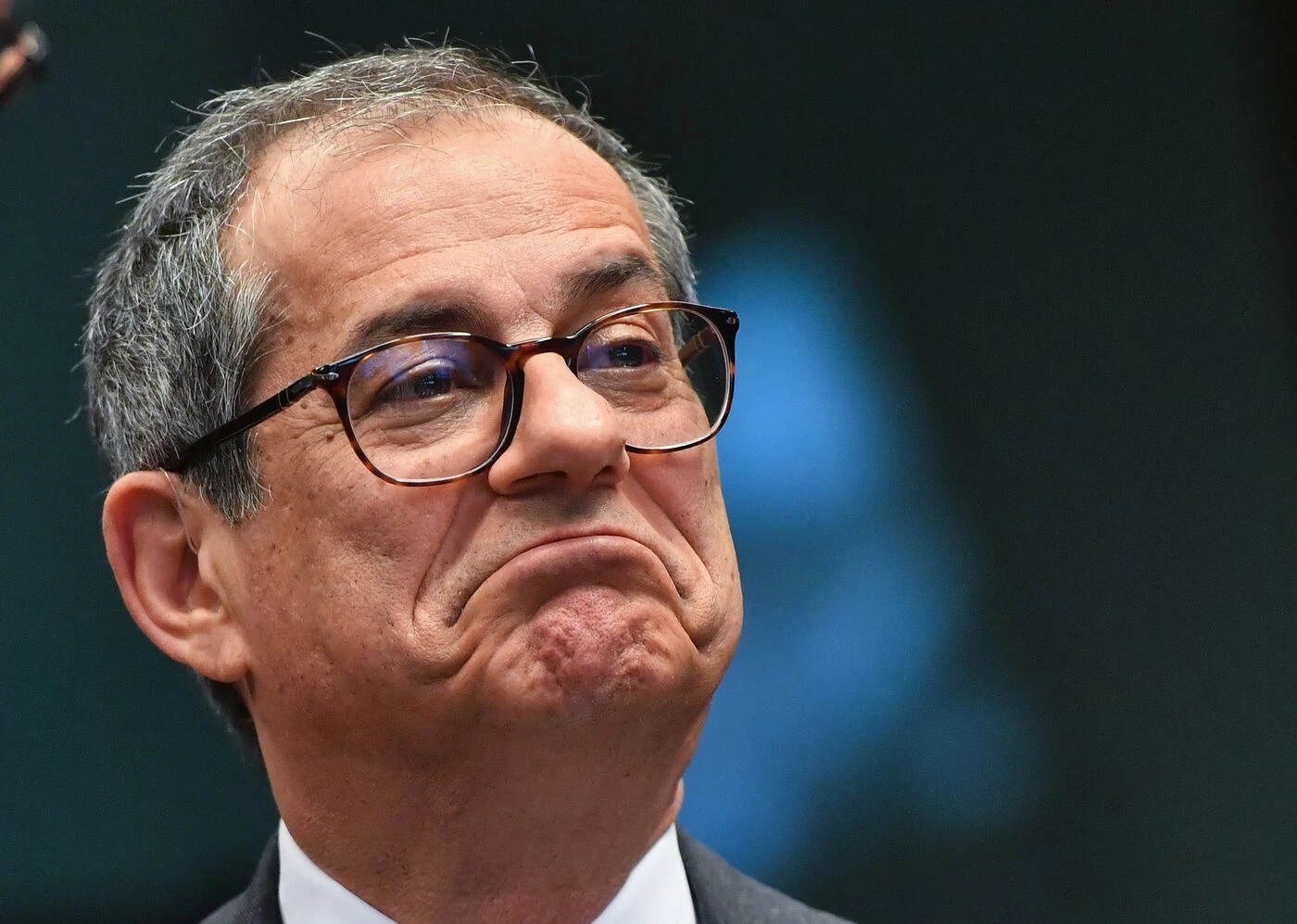 Salvini e Di Maio, la "manina" dietro la fuga di notizie false. Conte telefona a Tria: "Verifiche giudiziali"