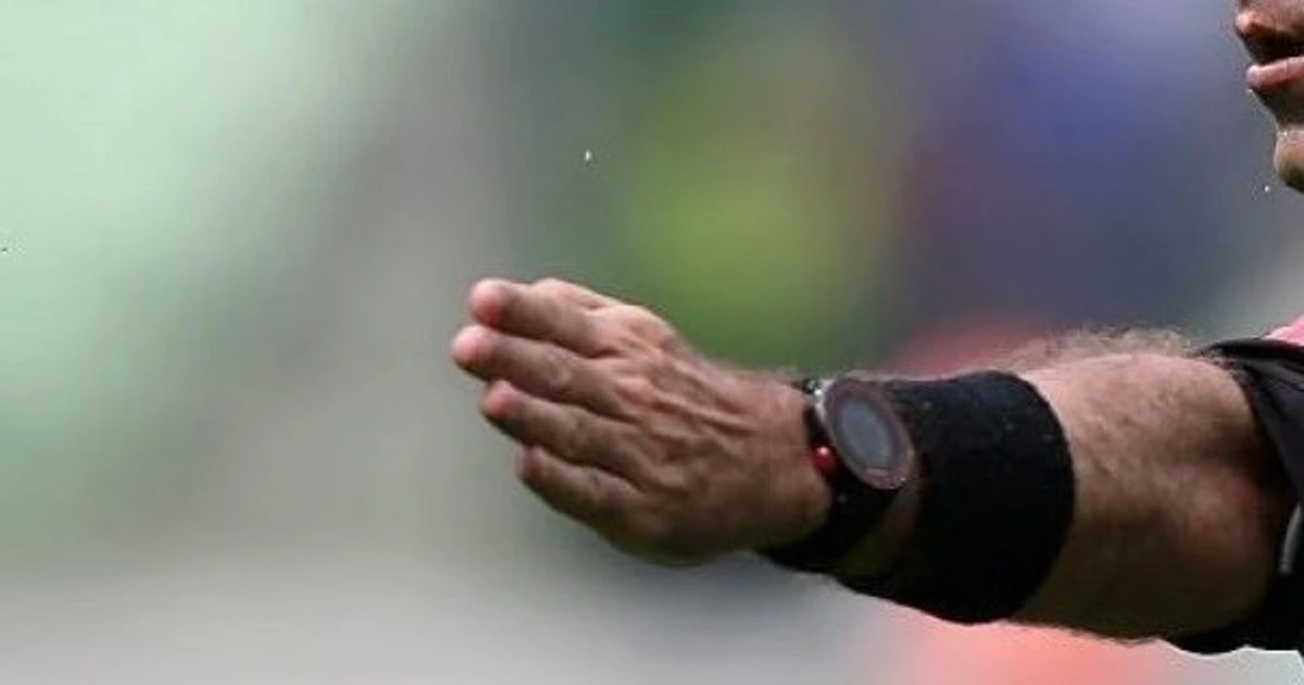Calcio, il primo arbitro che esce allo scoperto: "Sono gay, perché lo ho nascosto"