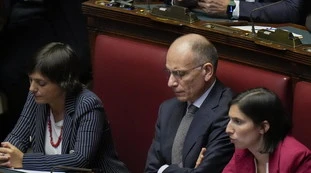 Schlein, la telefonata che fa esplodere il Pd: "Nemmeno con Renzi"