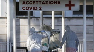 Coronavirus, il bollettino del 13 dicembre: 17.938 nuovi contagi e 484 vittime, sale però il tasso di positività. In calo i ricoveri