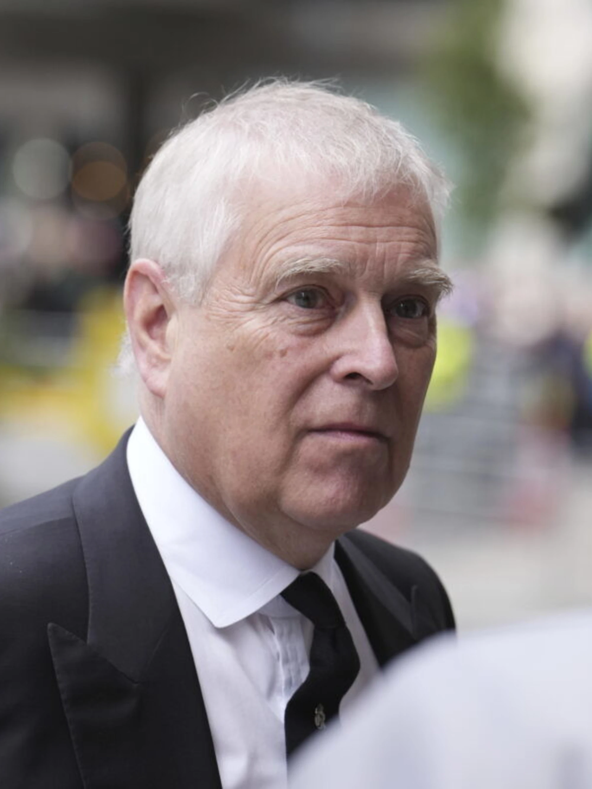 Re Carlo durissimo: "Trovati una casa", che fine fa Andrea