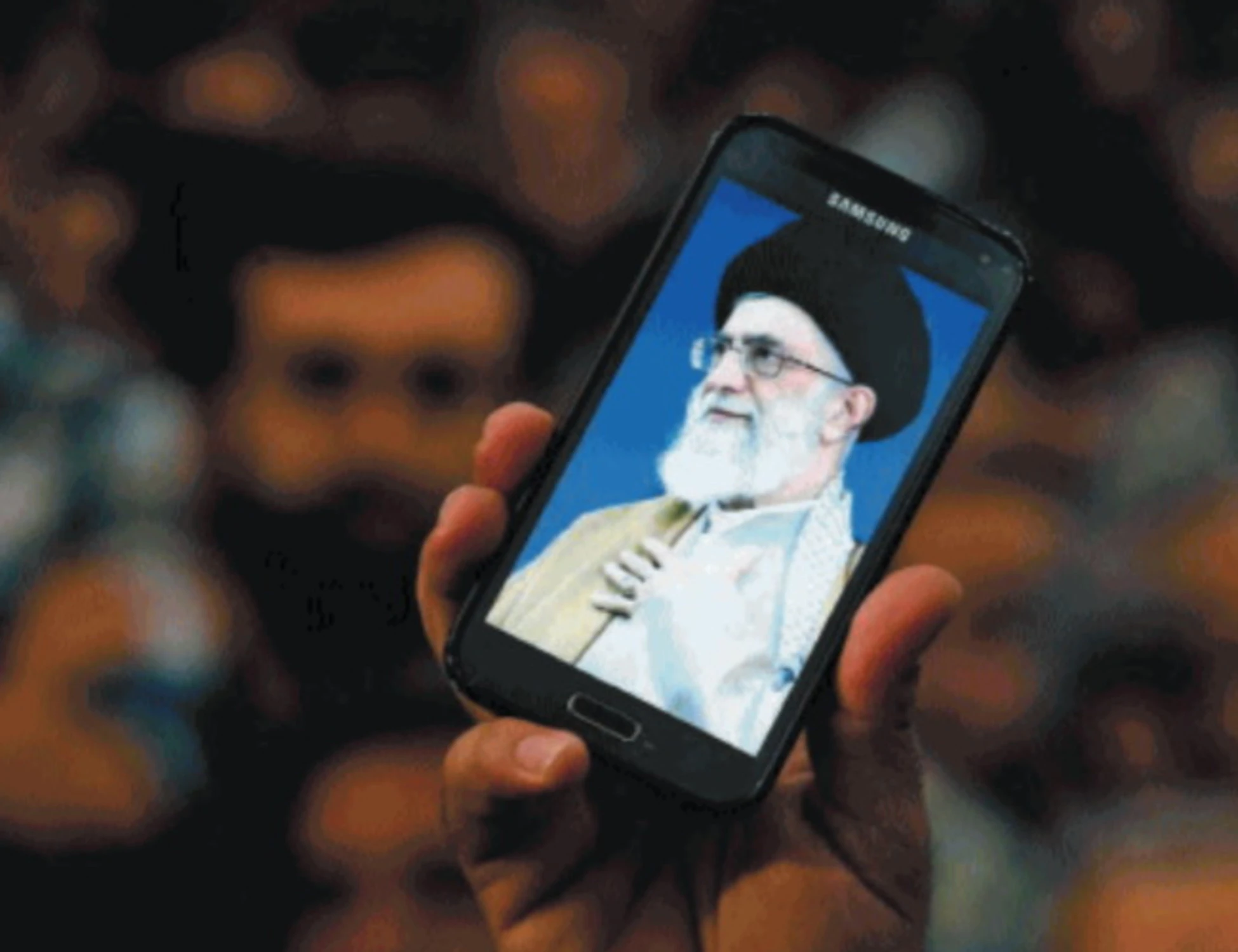 Iran, la follia degli ayatollah: il web solo per la Persia