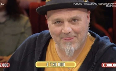 Affari Tuoi, il sospetto choc su Orazio: "Sa cosa c'è nel pacco"