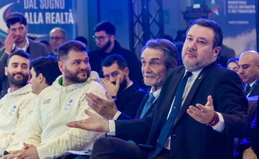 Fontana scuote la Lega: "Salvini pensi se lasciare..."