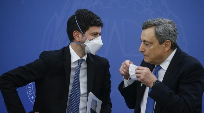 Roberto Speranza e Mario Draghi, lo scontro in CdM sulle misure anti-Covid: così il premier ha zittito il ministro